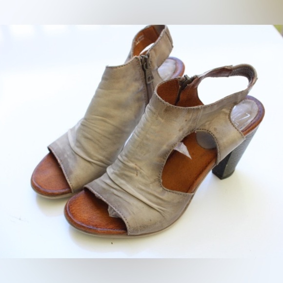 Miz Mooz sandals - Picture 2 of 11